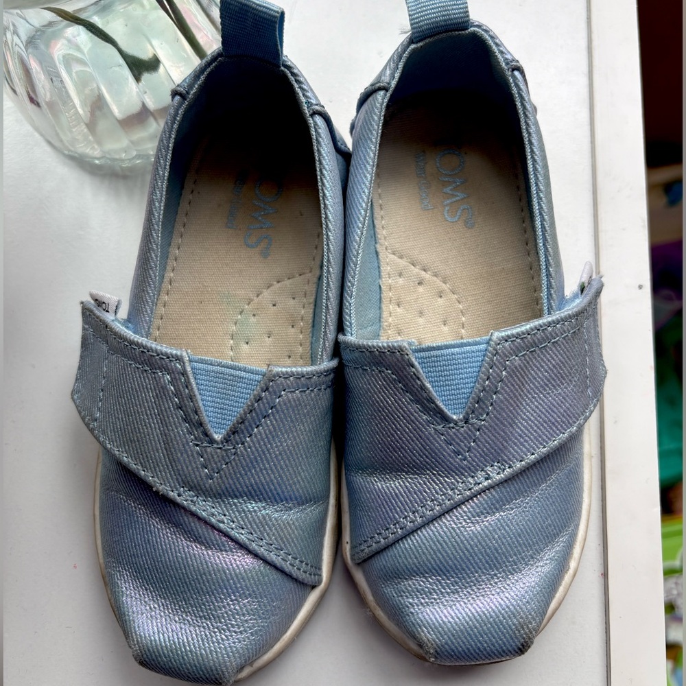 Toddler girls 8 ‘Cinderella’ blue Tom’s slip on shoe